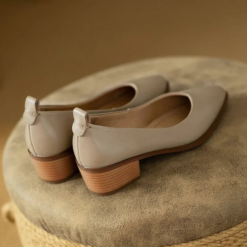 Manon | Stilrena pumps med blockklack