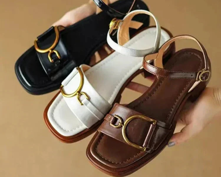 Amara – Platta Sandaler Med Spänne