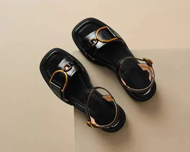 Amara – Platta Sandaler Med Spänne