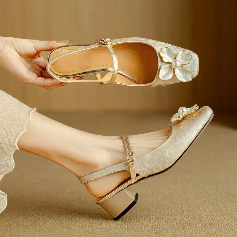 Sophie | Pumps med pärlemorsblomma