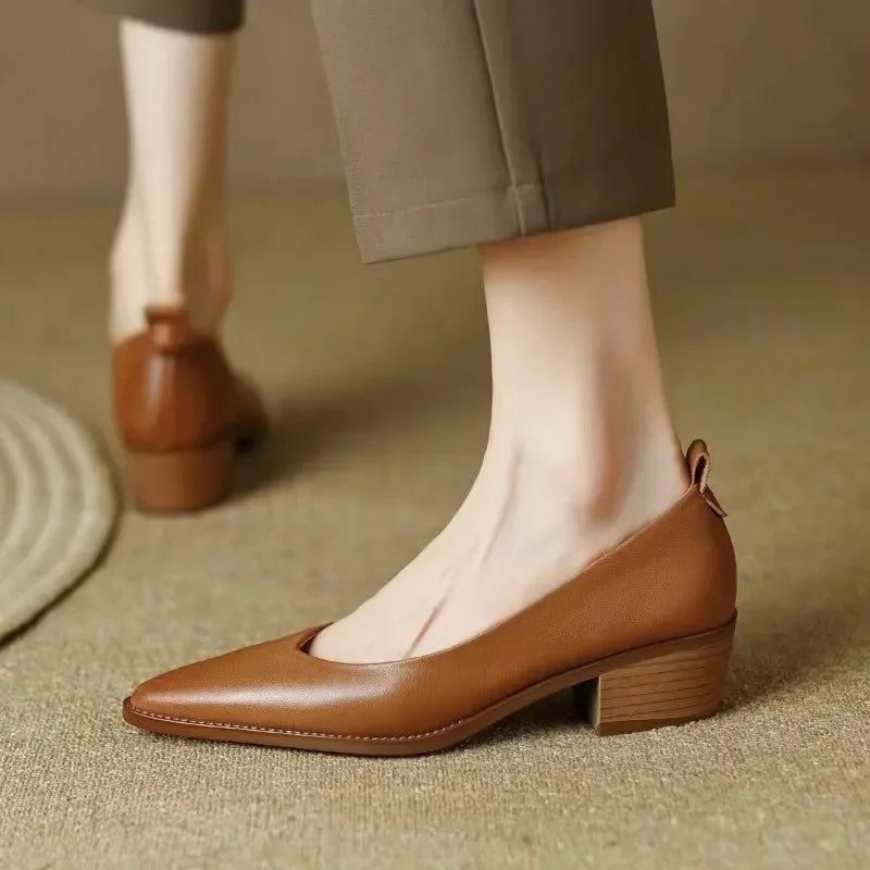 Manon | Stilrena pumps med blockklack