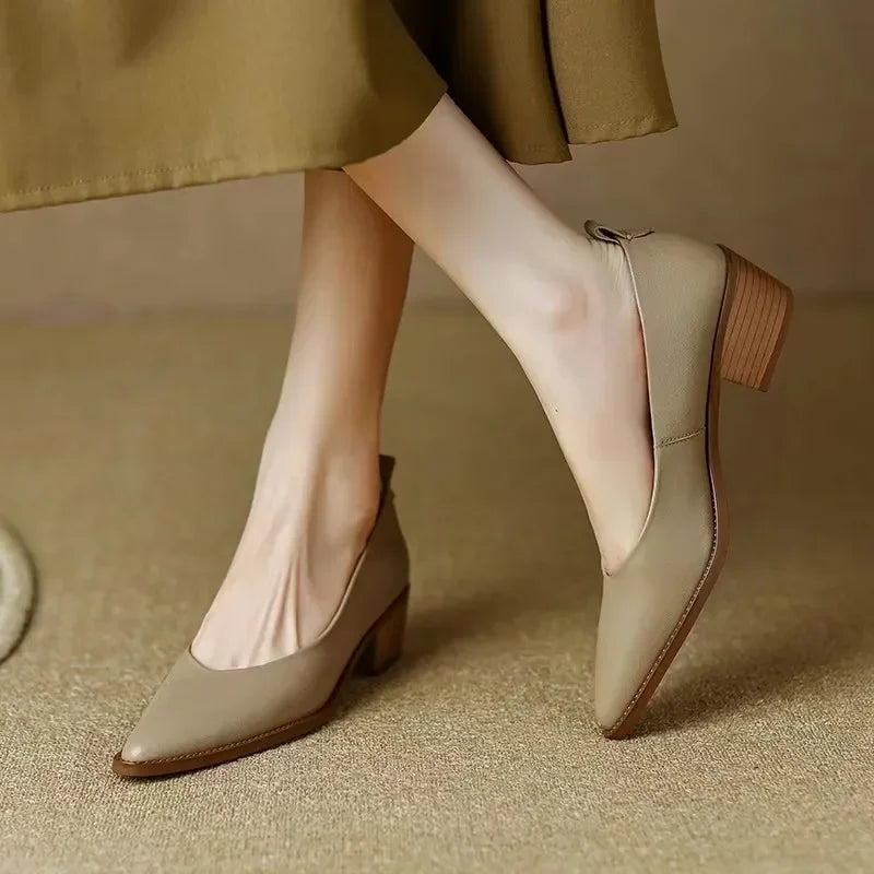 Manon | Stilrena pumps med blockklack