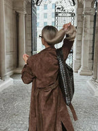 Elegant trenchcoat i mjuk mocka