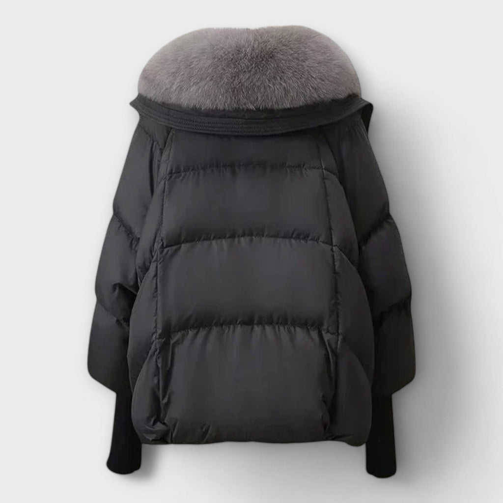 Lucina – elegant kappa med fuskpäls