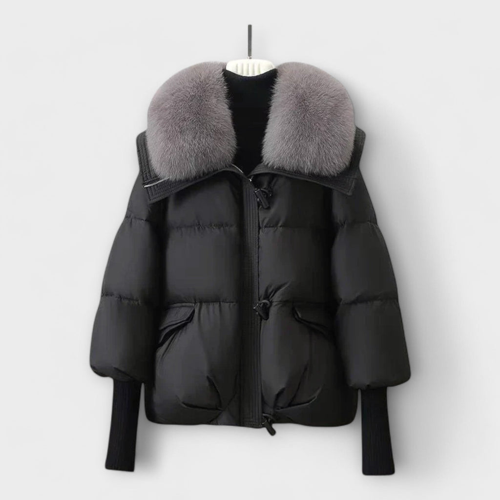 Lucina – elegant kappa med fuskpäls