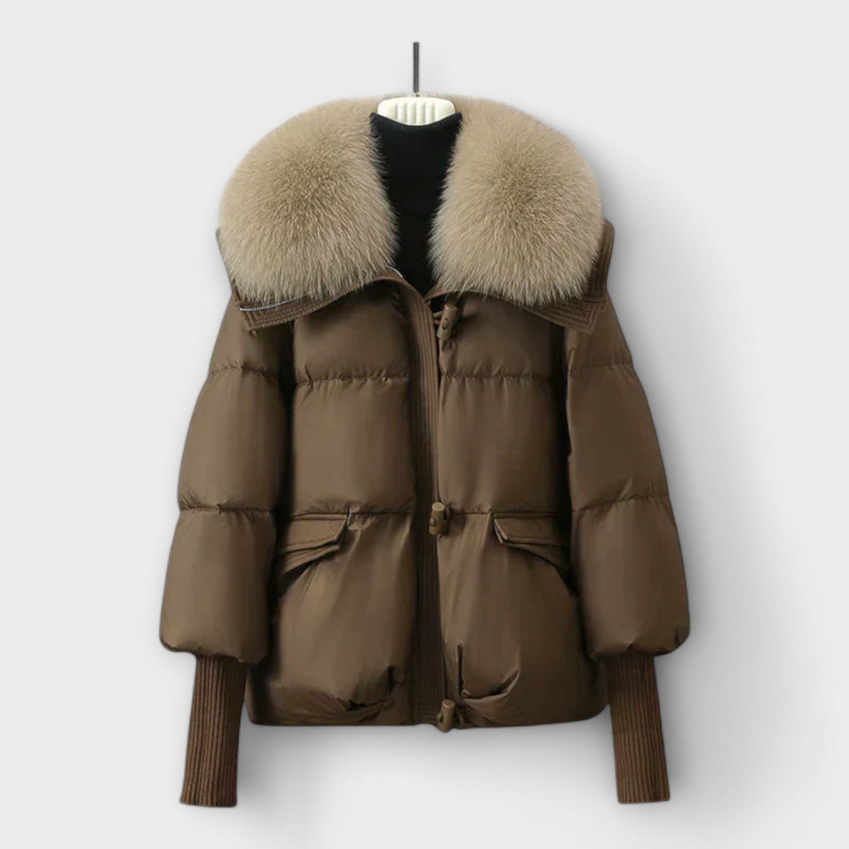Lucina – elegant kappa med fuskpäls