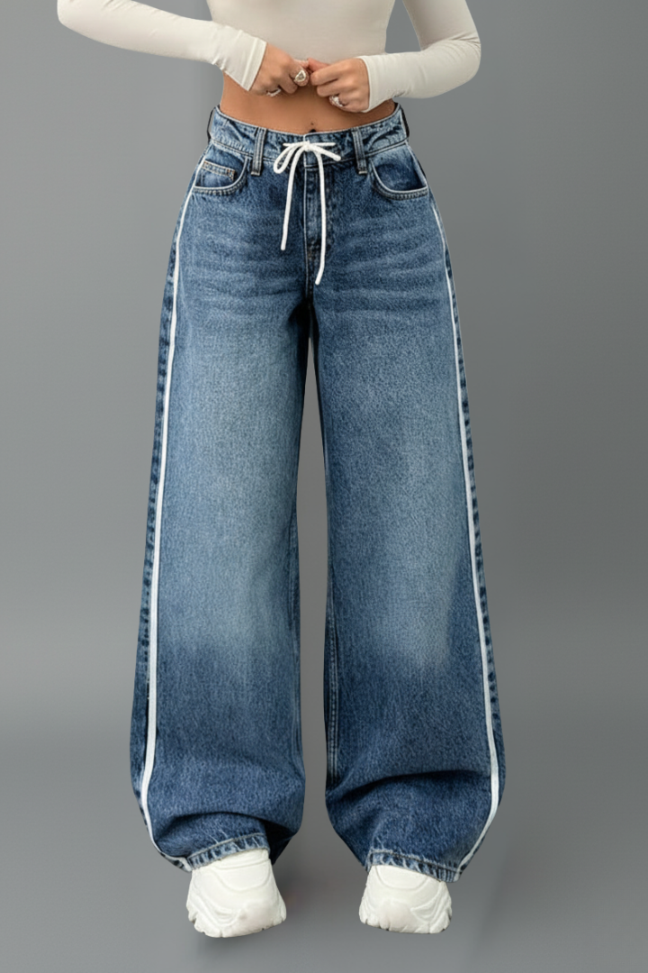 Gabriella – Kvinnors Avslappnade Vida Denimjeans med Dragsko Detalj