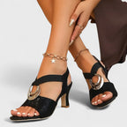 Yasmina – elegant sandal med dekorativt spänne