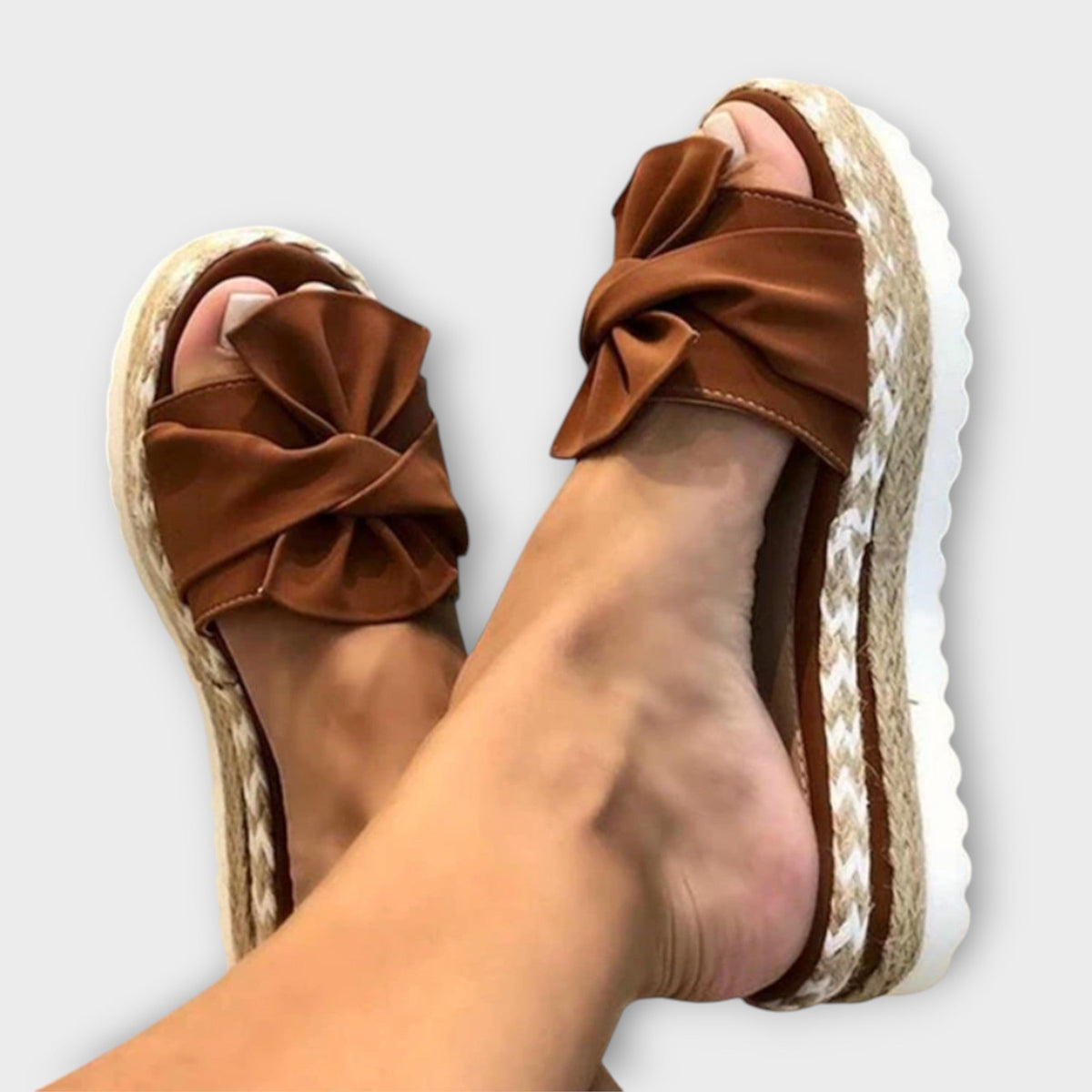Solegenius – sandal med ergonomisk passform och rosett