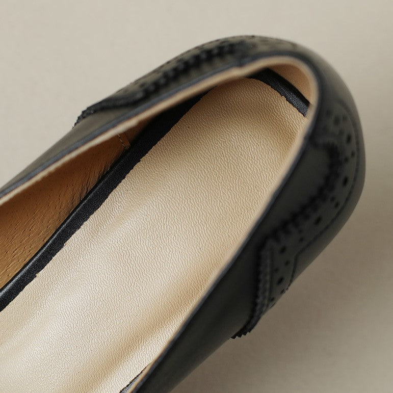 Claire | Pumps med band och perforeringar