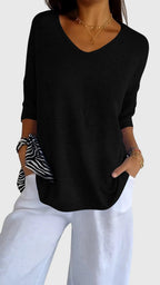 Cassandra – Elegant V-ringad topp