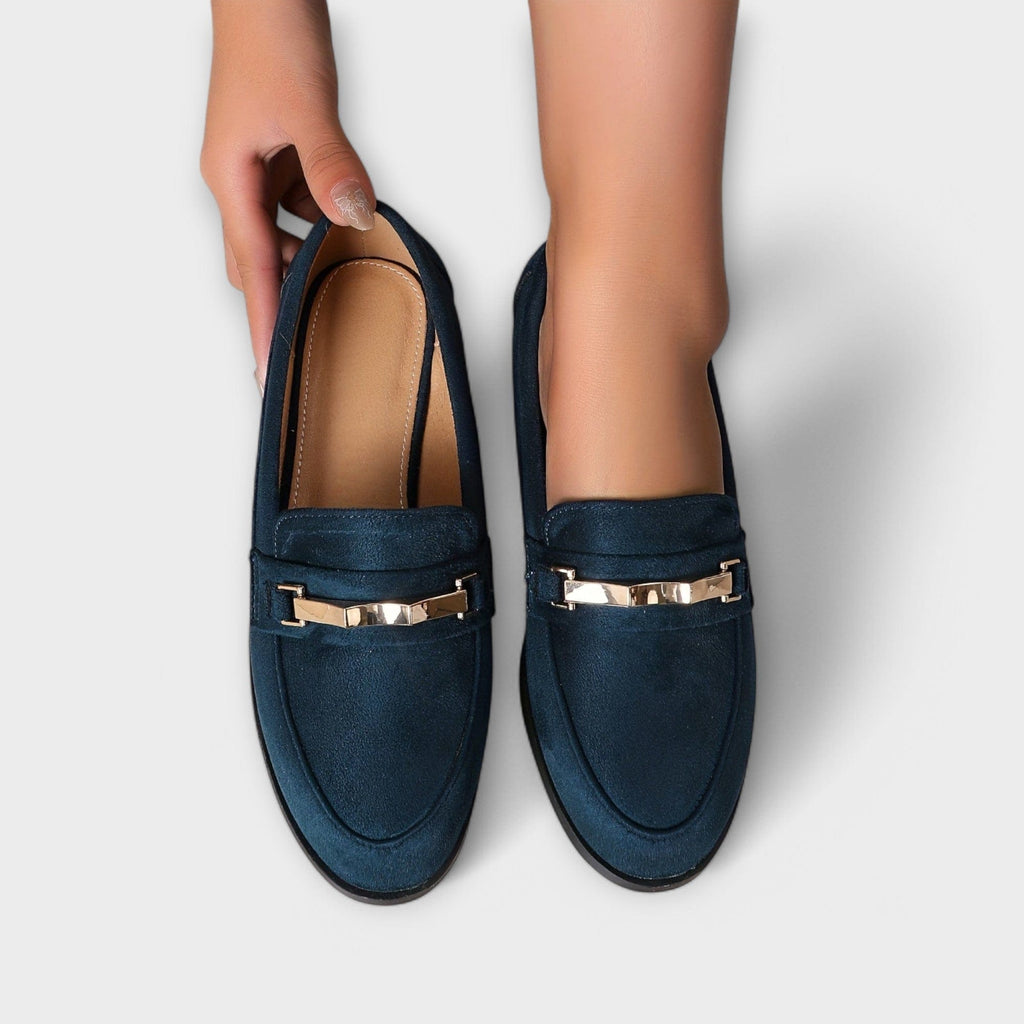 Nathalie | Loafers i mocka med guldfärgad kedja