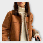 Elegant skinnjacka med varmt foder och klassisk stil