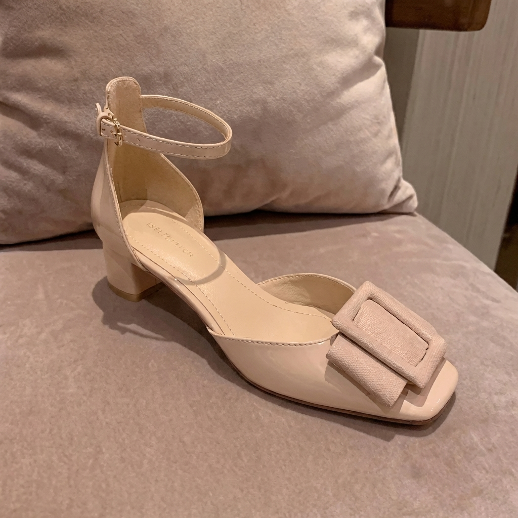 Sandrine | Lackpumps med spänne