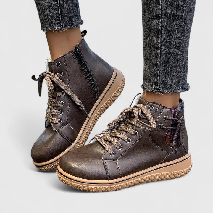 Nyrah – Ortopediska Boots