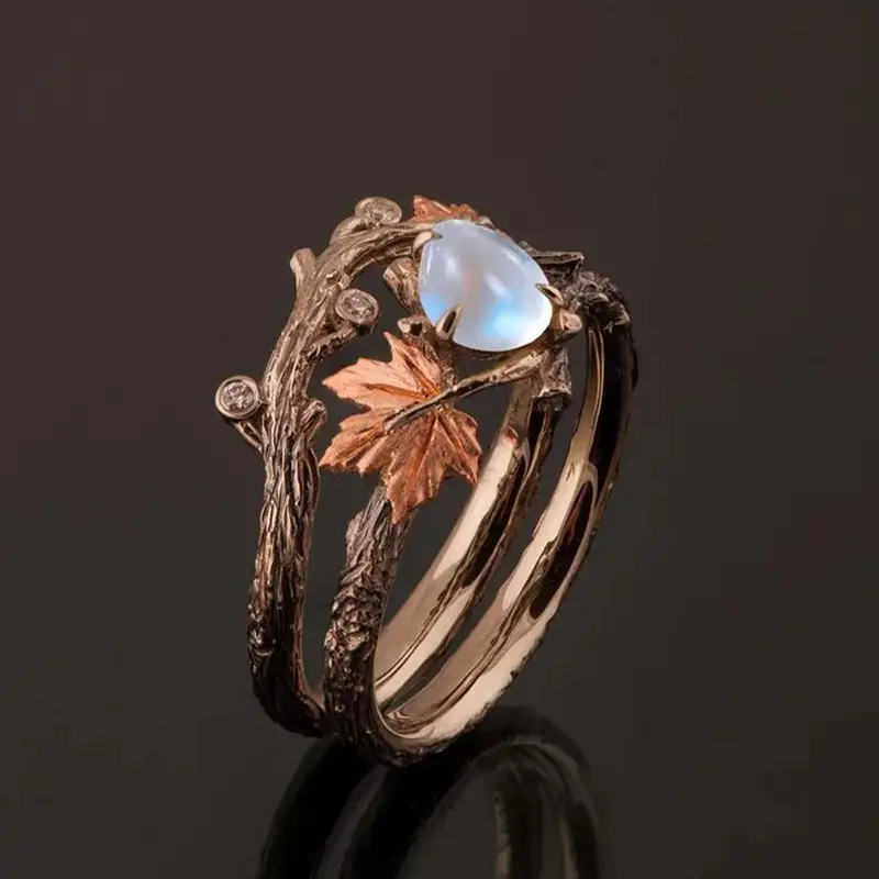 Ring med naturlig månsten