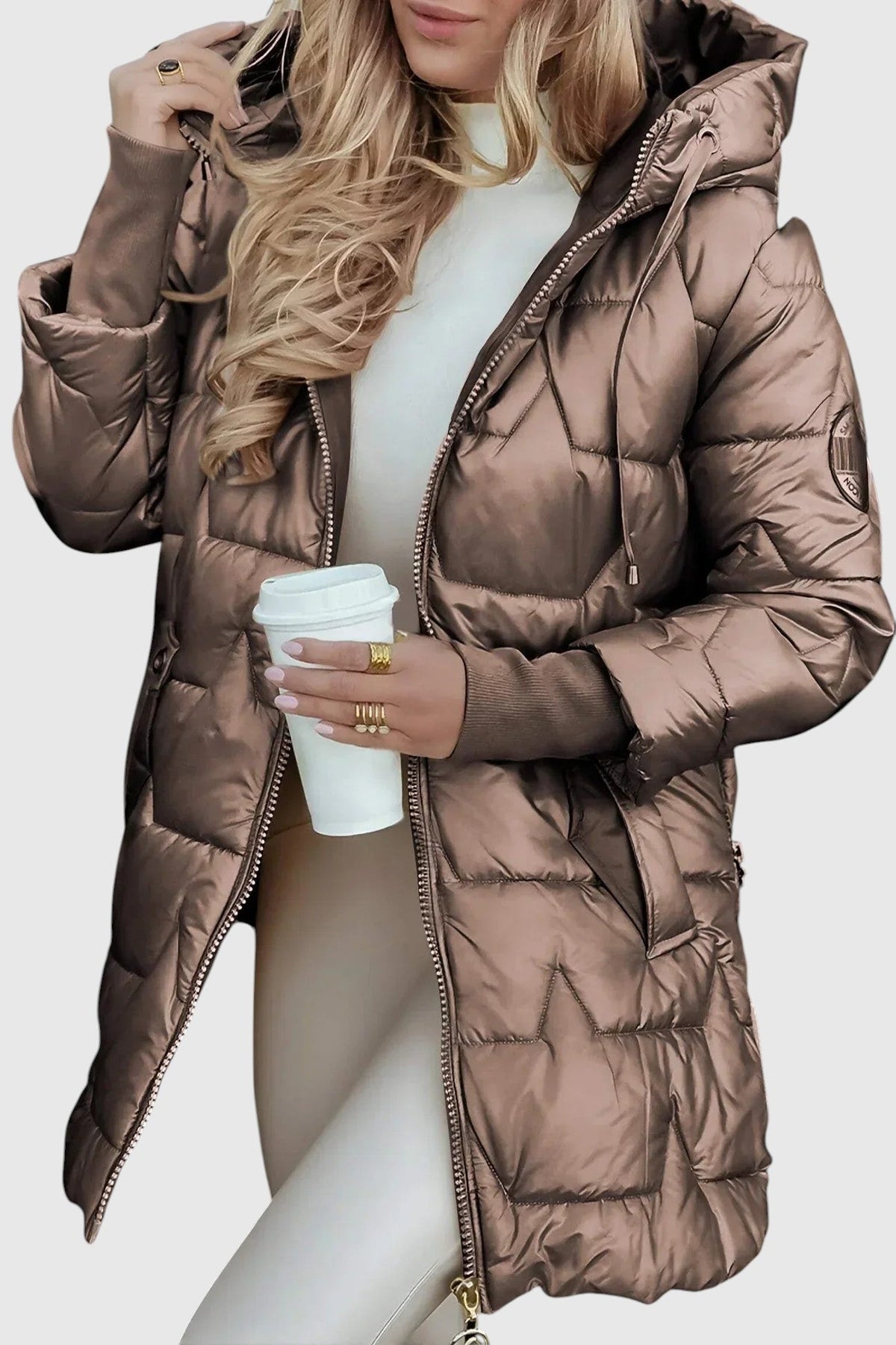 Nolven – elegant damkappa med huva