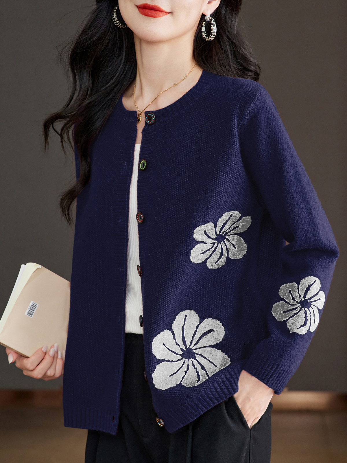 Nathalie | Marinblå cardigan med blommor