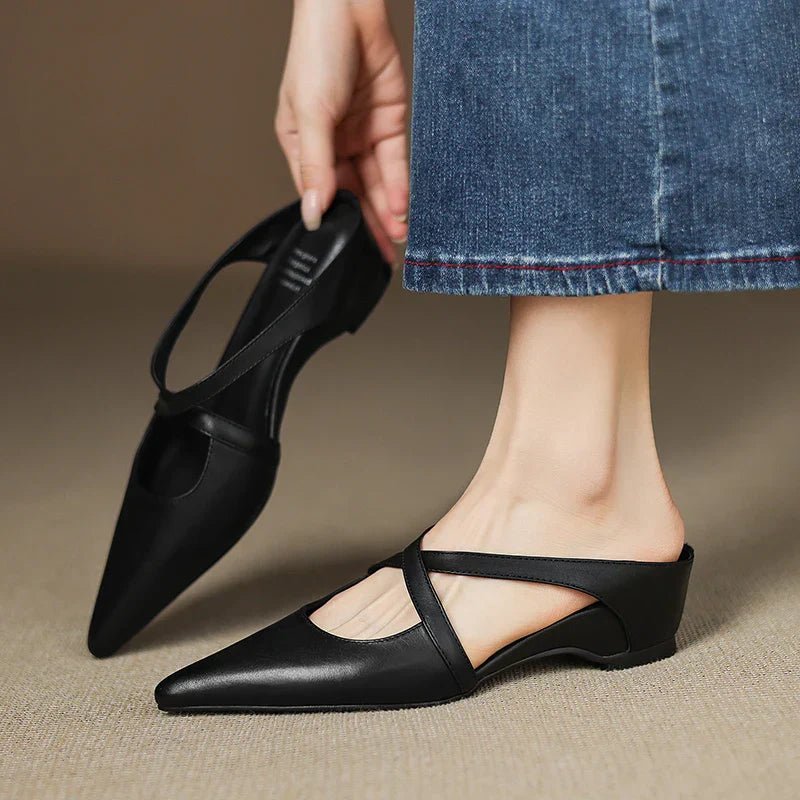 Harper – Läder Mules Med Korsrem Spetsig Tå Låg Klack Slip-On