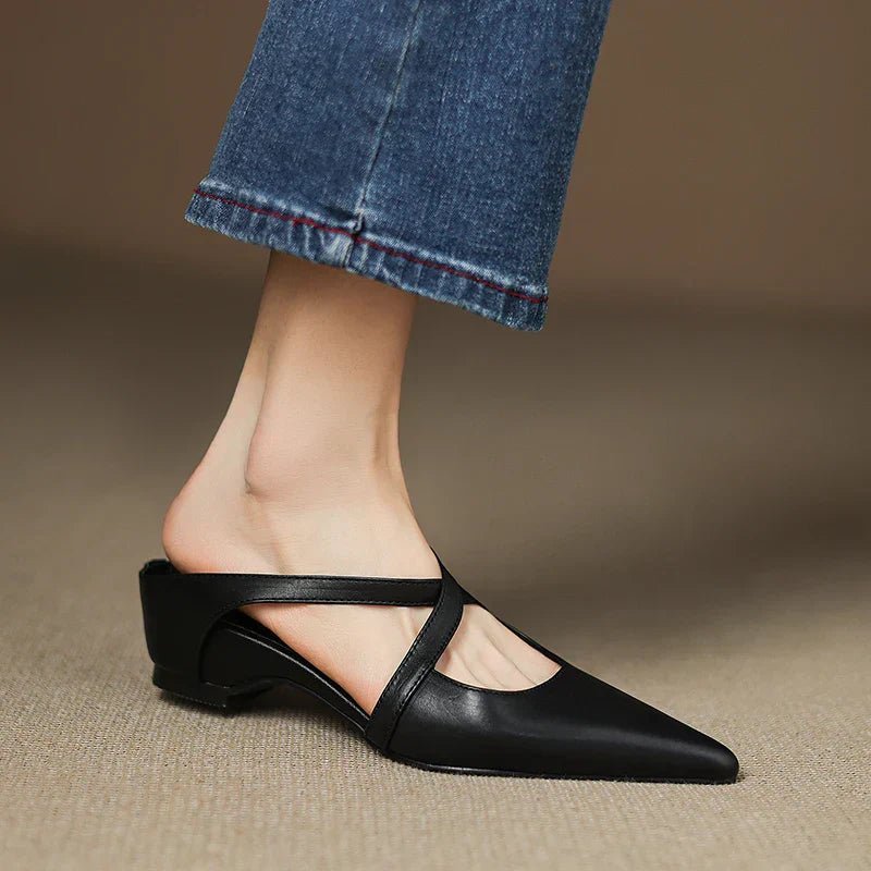 Harper – Läder Mules Med Korsrem Spetsig Tå Låg Klack Slip-On