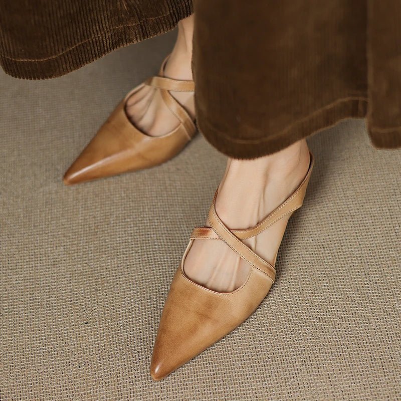 Harper – Läder Mules Med Korsrem Spetsig Tå Låg Klack Slip-On