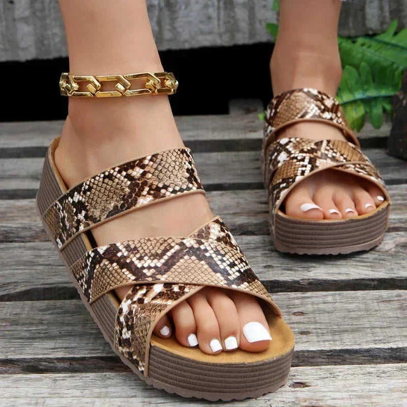 Flätade eleganta sandaler